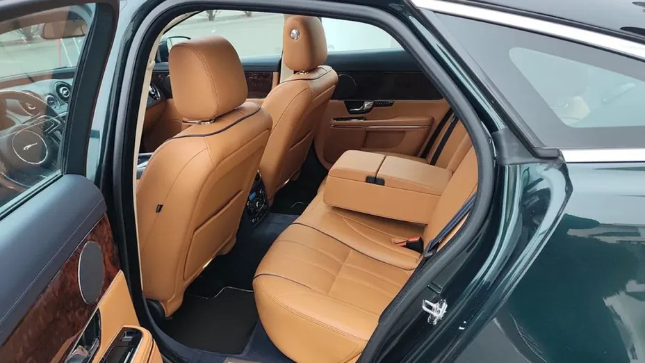 JAGUAR XJ -
