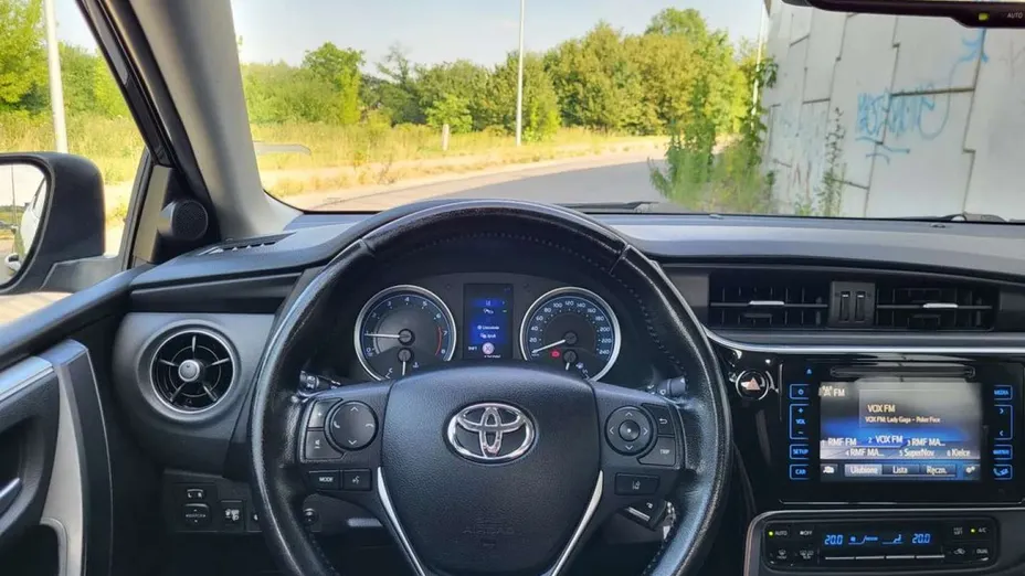 TOYOTA Corolla -