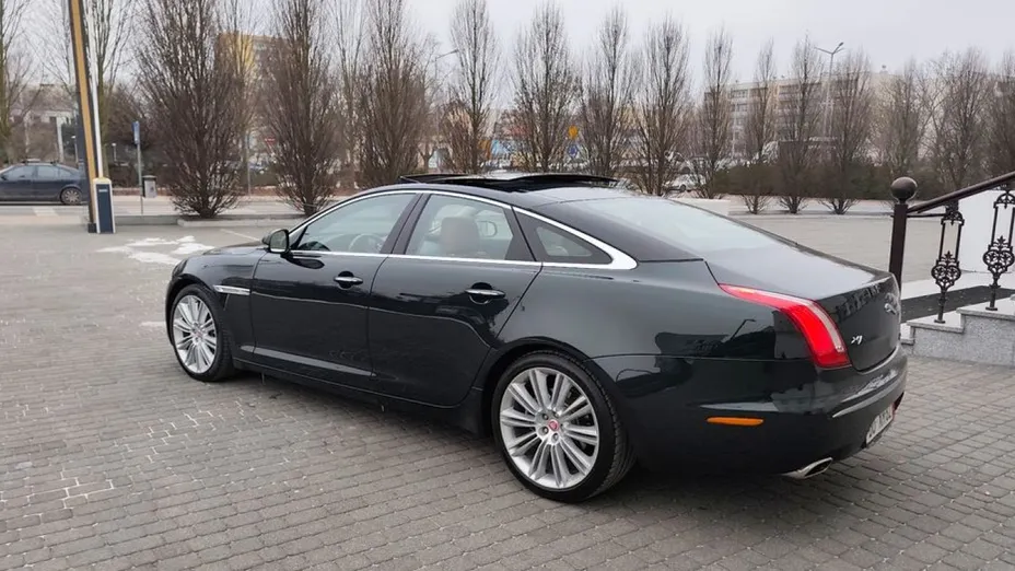 JAGUAR XJ -