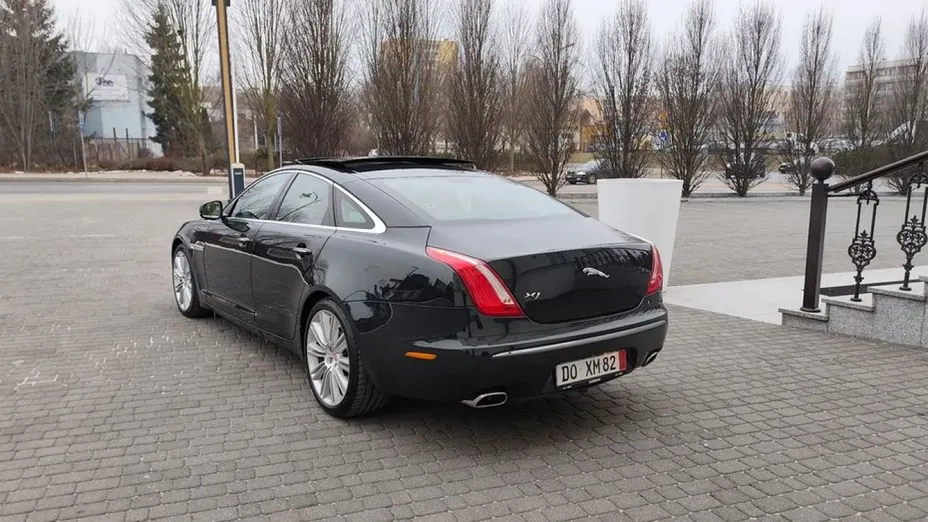 JAGUAR XJ -
