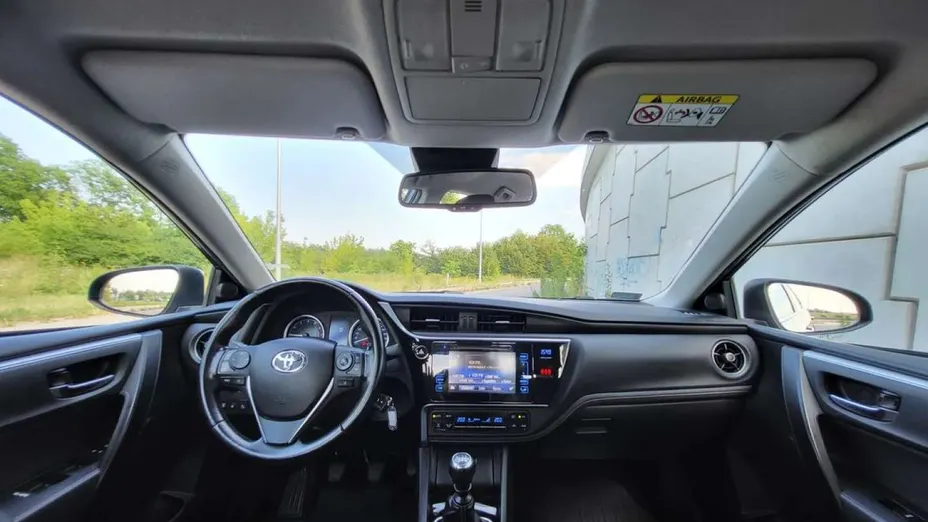 TOYOTA Corolla -