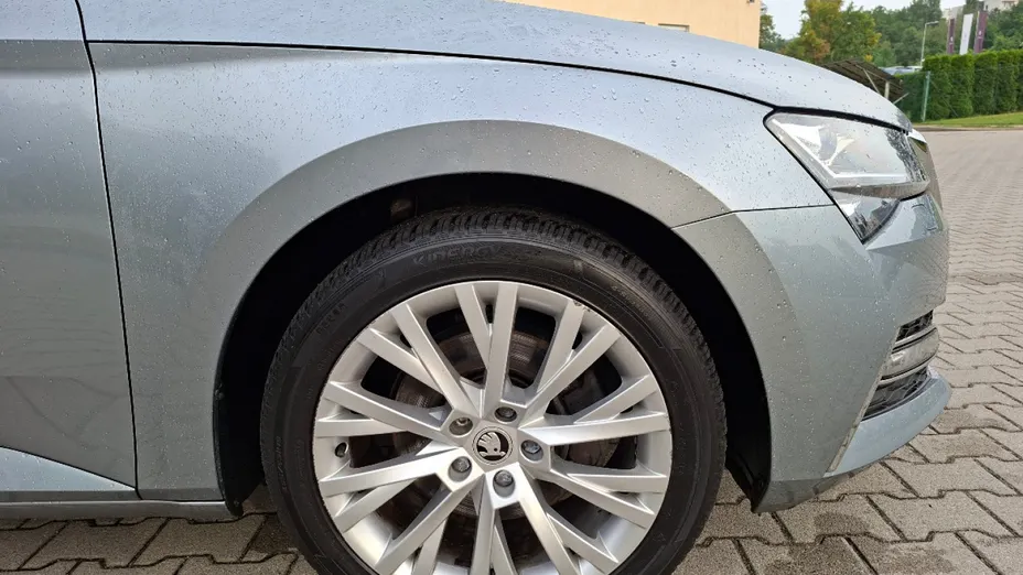 SKODA Superb -