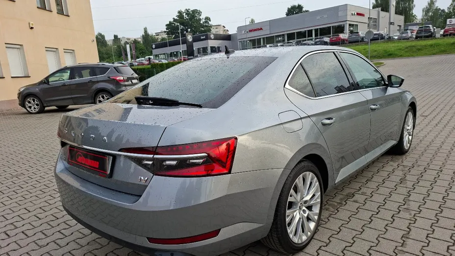 SKODA Superb -