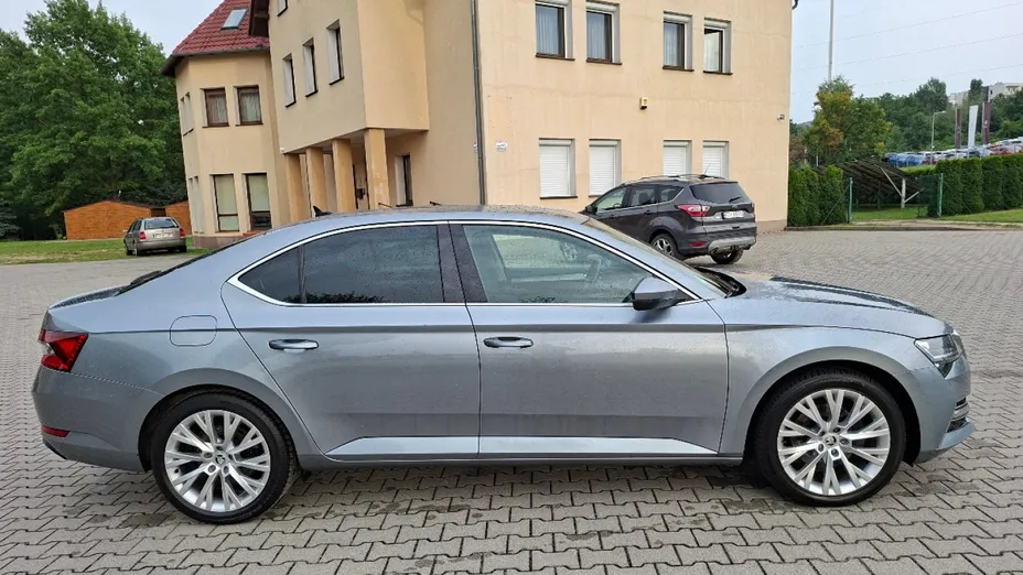 SKODA Superb -