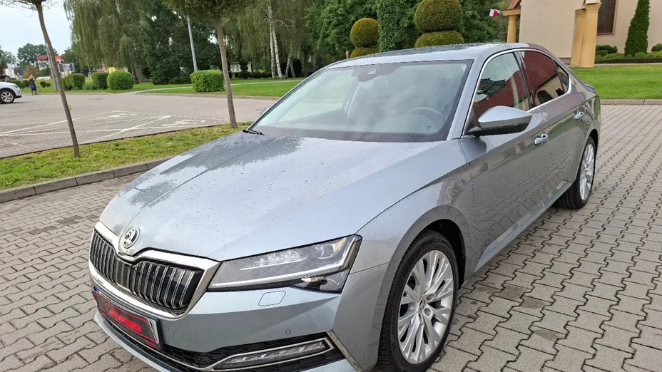 SKODA Superb -
