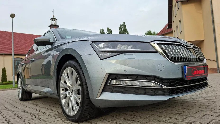 SKODA Superb -