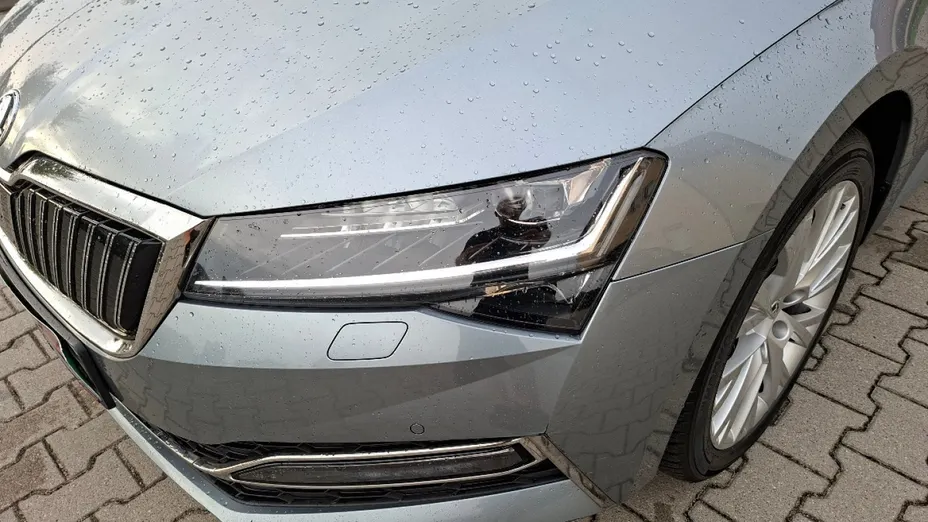 SKODA Superb -