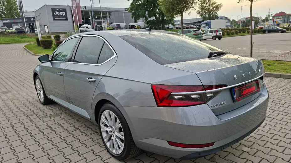 SKODA Superb -