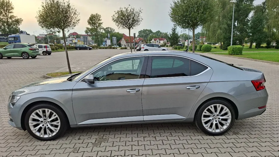 SKODA Superb -