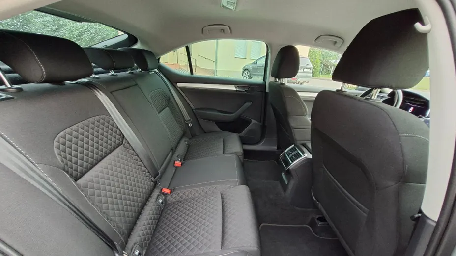 SKODA Superb -