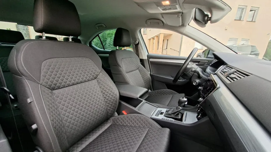 SKODA Superb -