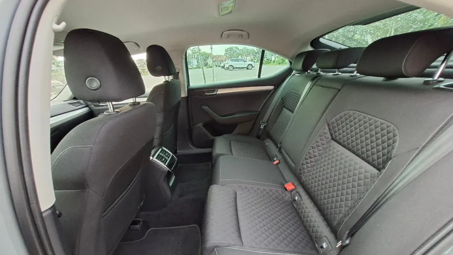 SKODA Superb -
