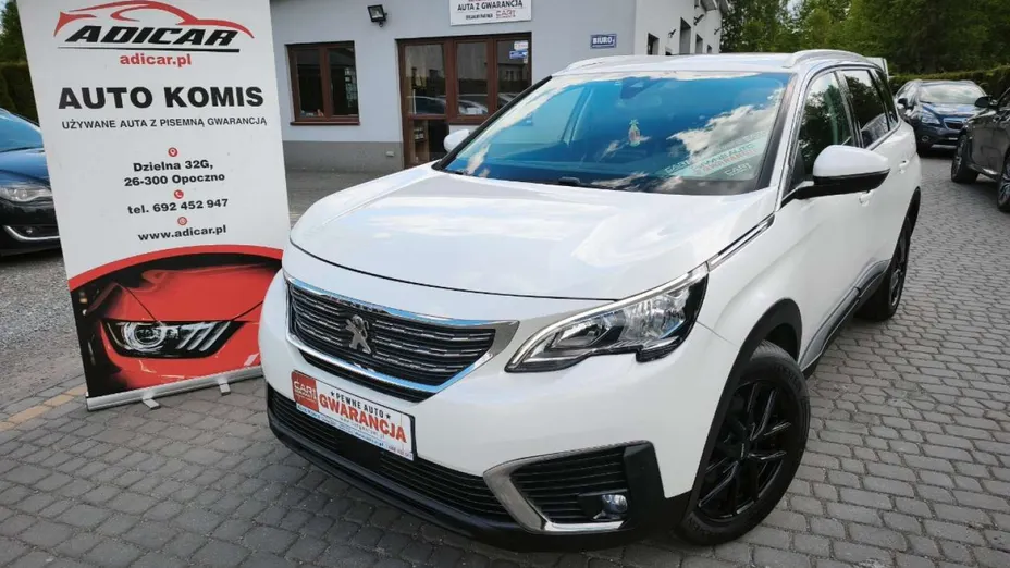 PEUGEOT 5008 -