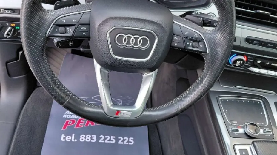 AUDI Q7 -