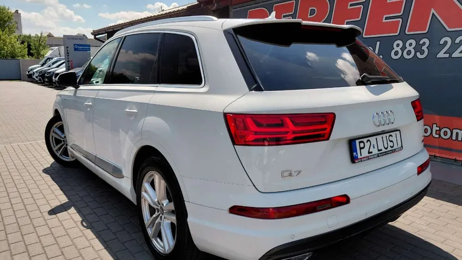 AUDI Q7 -