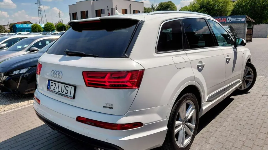 AUDI Q7 -