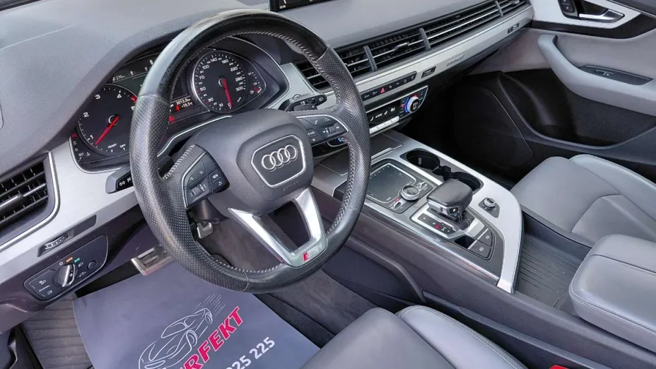 AUDI Q7 -