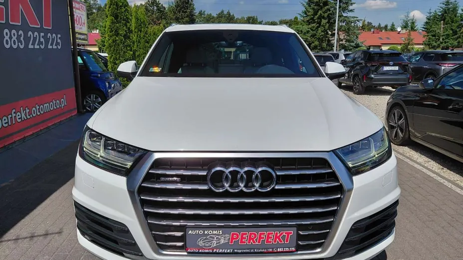 AUDI Q7 -