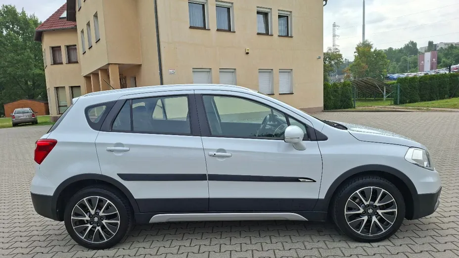 SUZUKI S-Cross -