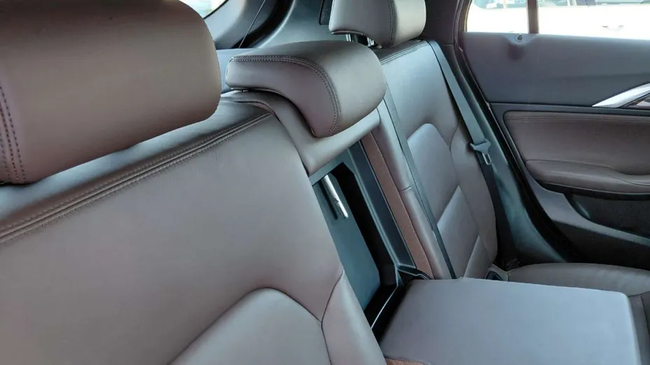 INFINITI Q30 -