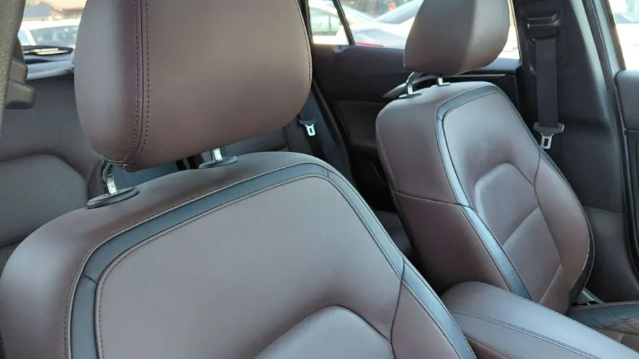 INFINITI Q30 -