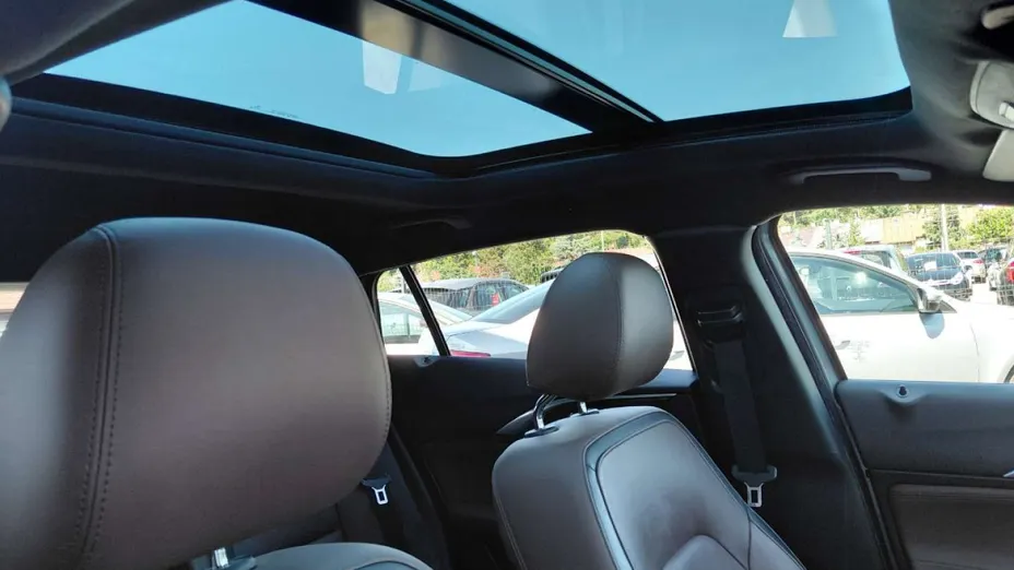 INFINITI Q30 -