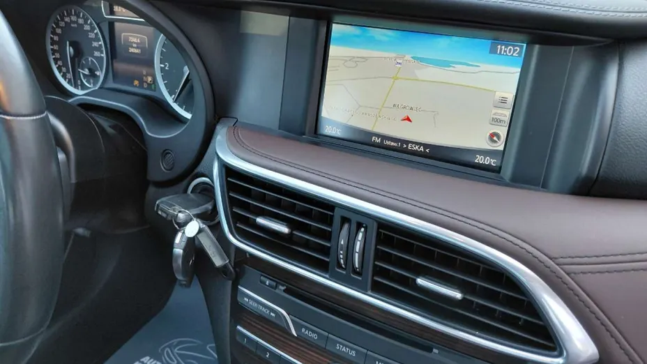 INFINITI Q30 -