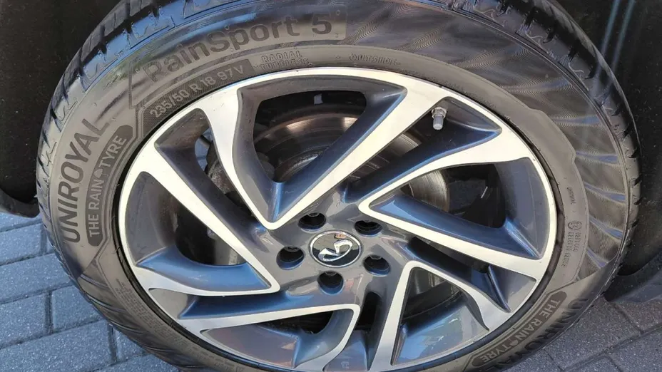 INFINITI Q30 -