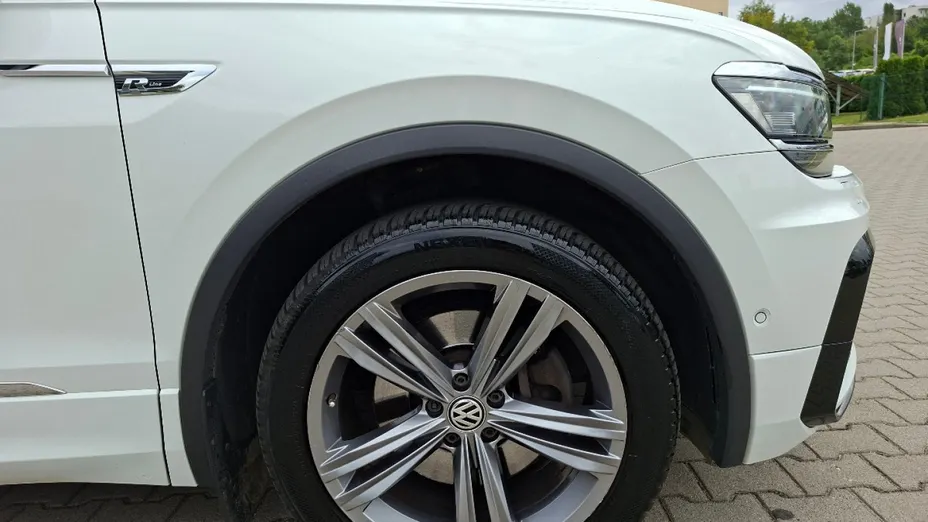 VOLKSWAGEN Tiguan -