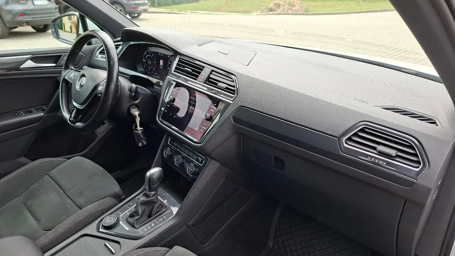 VOLKSWAGEN Tiguan -
