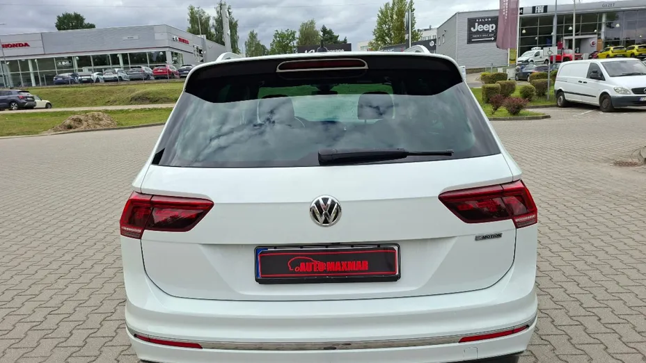 VOLKSWAGEN Tiguan -