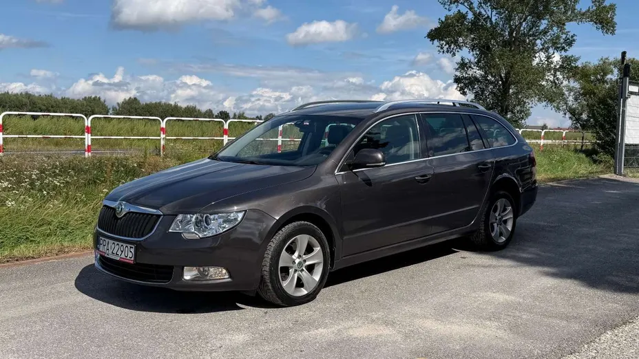 SKODA Superb -