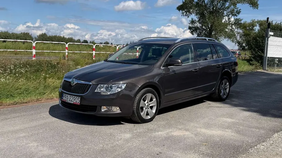 SKODA Superb -