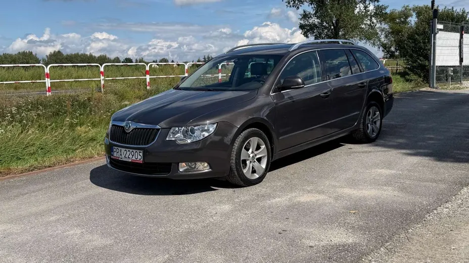 SKODA Superb -