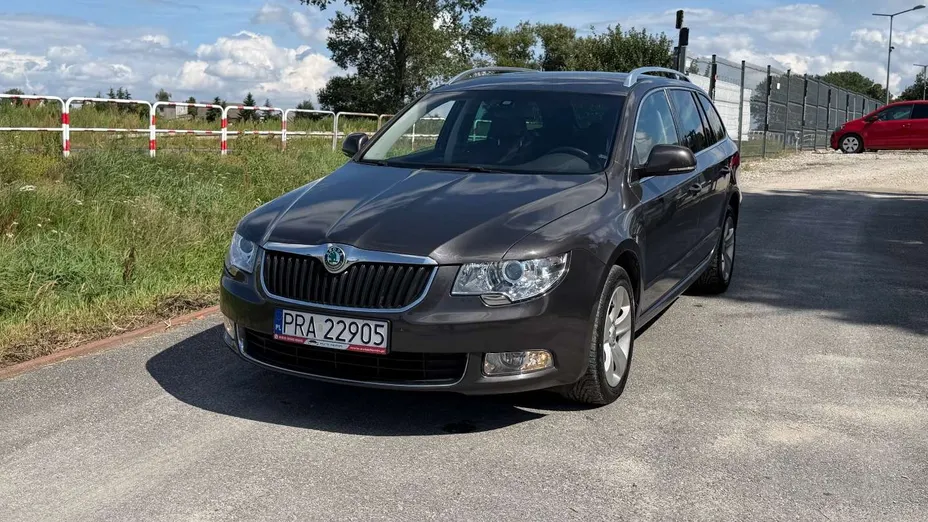 SKODA Superb -
