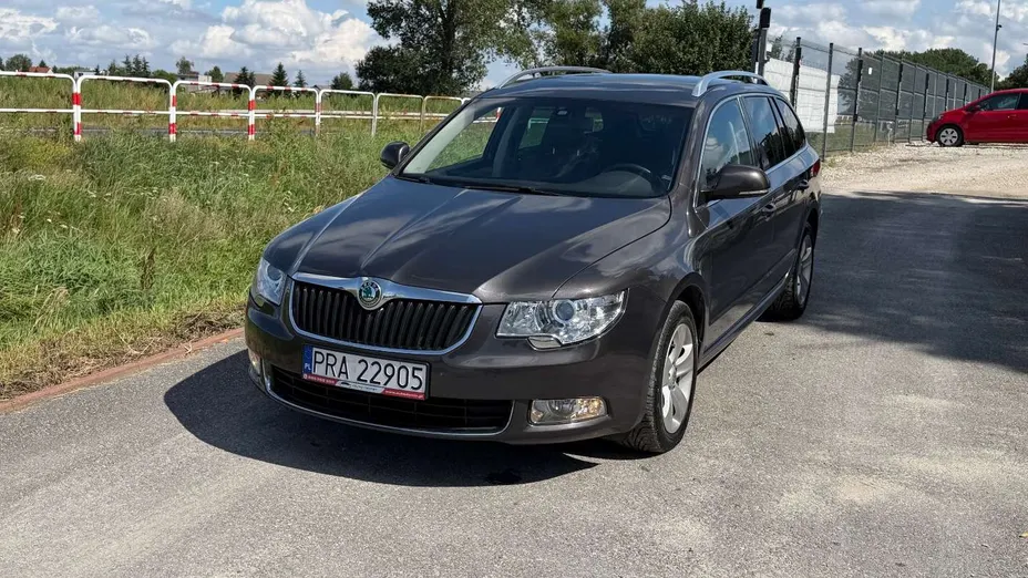SKODA Superb -