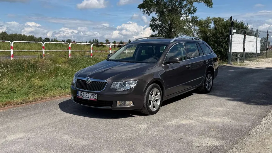 SKODA Superb -