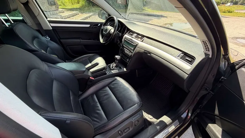 SKODA Superb -