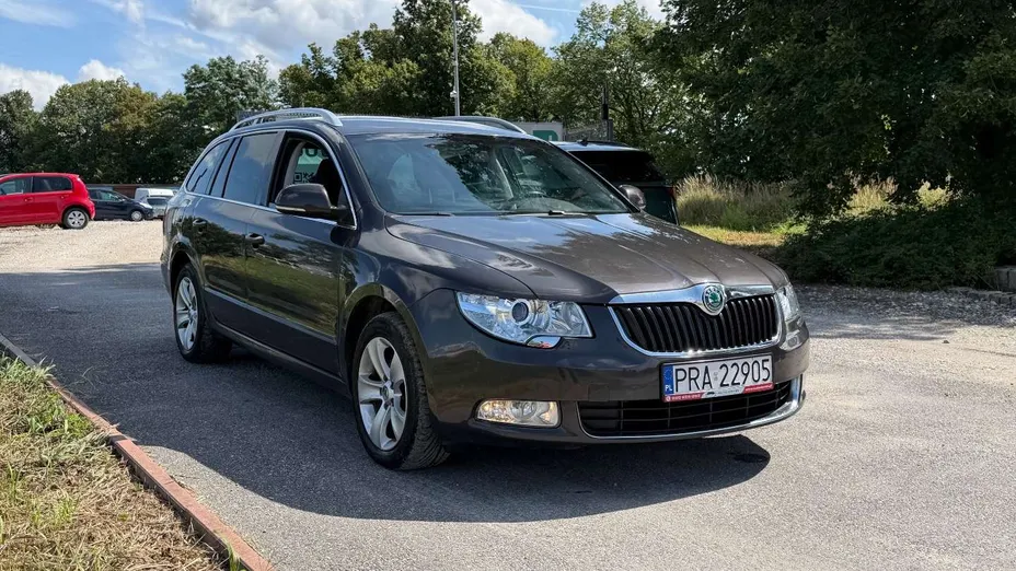 SKODA Superb -
