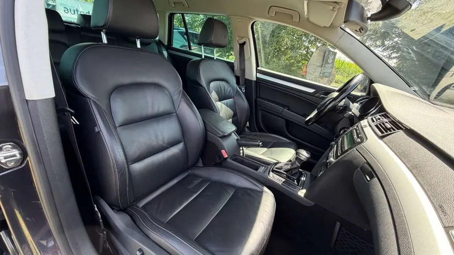 SKODA Superb -
