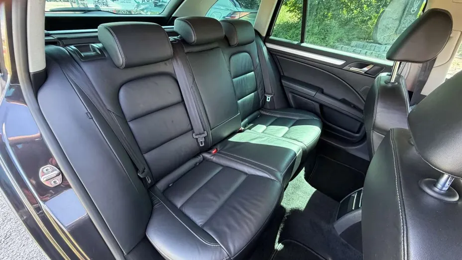 SKODA Superb -