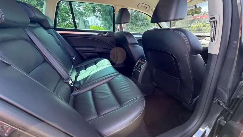 SKODA Superb -