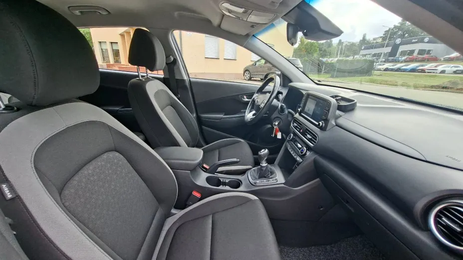 HYUNDAI Kona -