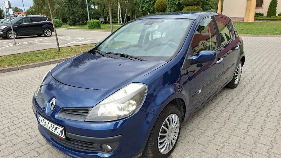 RENAULT Clio -
