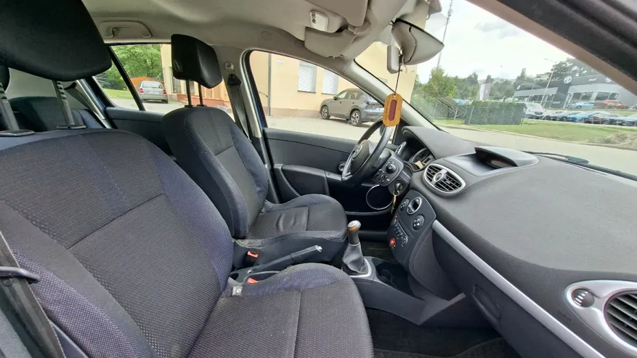 RENAULT Clio -