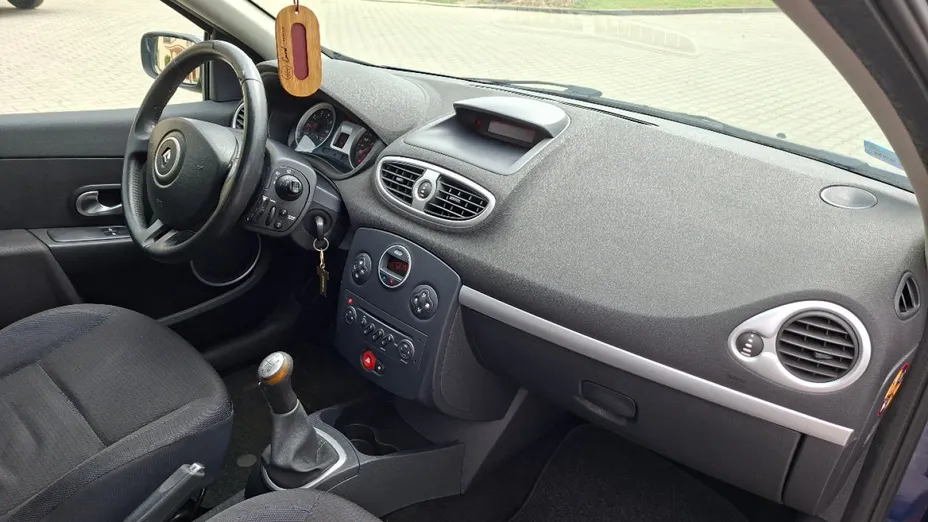 RENAULT Clio -