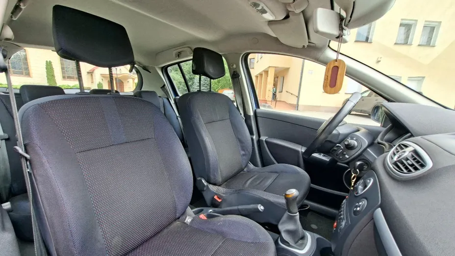 RENAULT Clio -