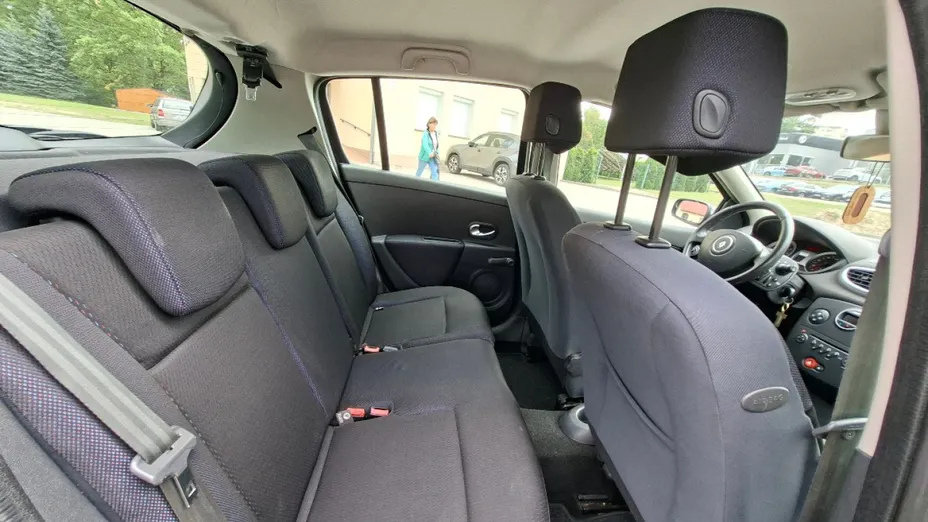 RENAULT Clio -
