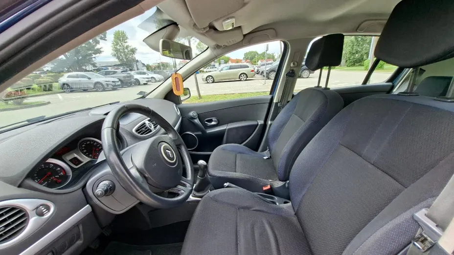 RENAULT Clio -