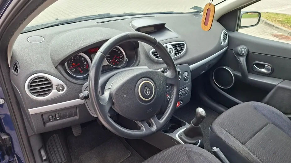 RENAULT Clio -